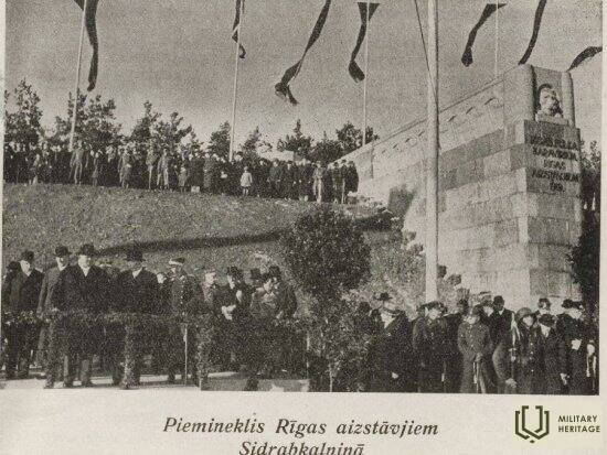 52PiemiņasvietasatklāšanaSudrabkalniņā1937_2.jpg