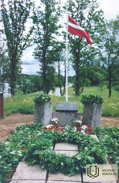 Piemi8asplâksne7SKPpieminekdakalnâ1990tiegadi.jpg