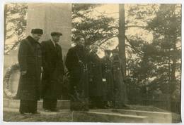 2. pasaules kara Brāļu kapu pieminekļa atklāšana Madonā. 1947.gads. Parka kalns. Avots: Madonas novadpētniecības un mākslas muzeja foto.