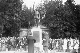 Foto nr. 3, Alatskivi Vabadussõja mälestussamba avamine. 1928, Eesti Rahva Muuseum https://www.muis.ee/museaalview/541527