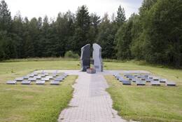 Isamaa eest langenute mälestusmärk Avinurme kalmistu servas. Nele Tammeaid, 2012. Allikas: Eesti Rahva Muuseum: https://www.muis.ee/museaalview/3275879