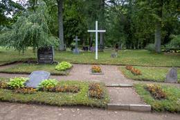 II pasaules karā kritušo latviešu leģionāru brāļu kapi un Latvijas Atbrīvošanās karā kritušo apbedījumi