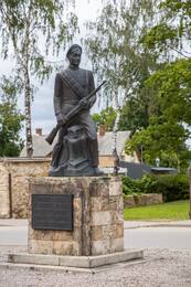 Monument Cēsise rügemendi kooliväele. Allikas: Gita Memmēna, Vidzeme Turismiliit