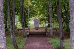 Läti Vabadussõjas langenud Eesti sõdurite vennashaua monument. Allikas: Gita Memmēna, Vidzeme Turismiühing