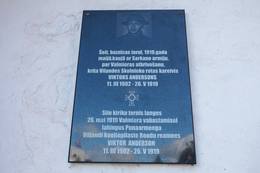 Мемориальная доска Виктору Андерсону, солдату Вильяндиской школьной роты, павшему в Войне за независимость. Источник: Гита Меммена, Ассоциация туризма Видземе.