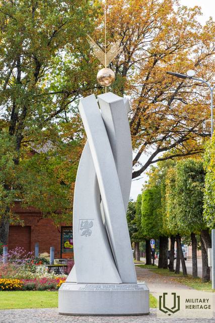 01MonumentsValka_GitaM_M5.jpg