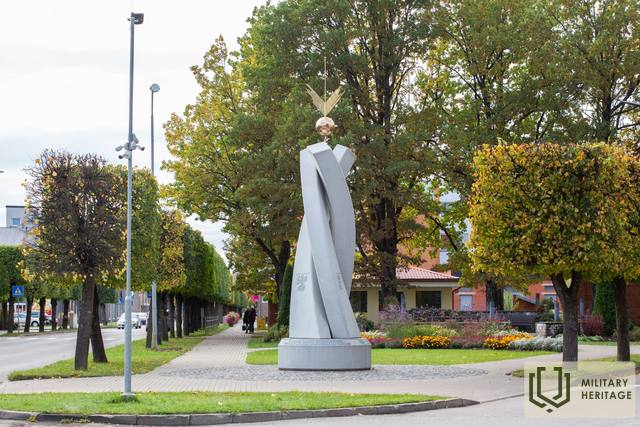 02MonumentsValka_GitaM_M6.jpg