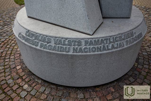 03aMonumentsValka_GitaM_M3.jpg