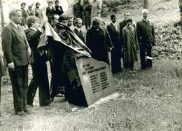 Paminklas buvo atidengtas 1982 m. Šaltinis: Raunos muziejus