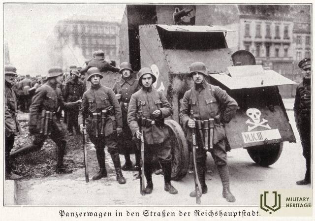 FreikorpsBerlinStahlhelmM18TuerkischeForm.jpg