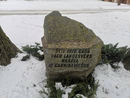 Piemineklis pieminot 1919. gadā Landesvēra nošautos carnikaviešus, 2021. Avots: Rīgas plānošanas reģions, autors: Edgars Ražinskis.