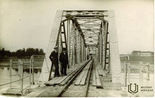Dzelzcela-tilts-Valmiera_1922g1.jpg