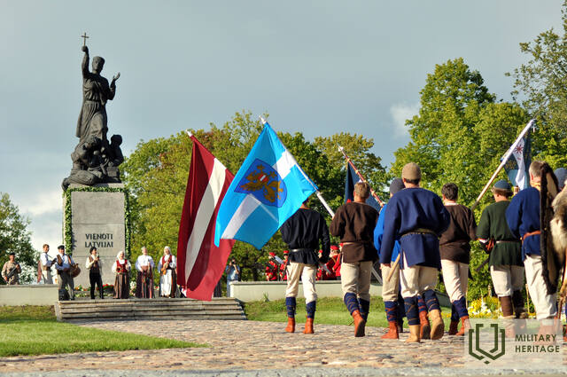 8_piemineklis_vienoti.jpg