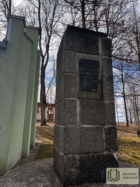 O-Kalpaka-bataljona-pirmajai-kaujai-veltīts-piemineklis-Lielaucē_ZPR--3-.jpeg