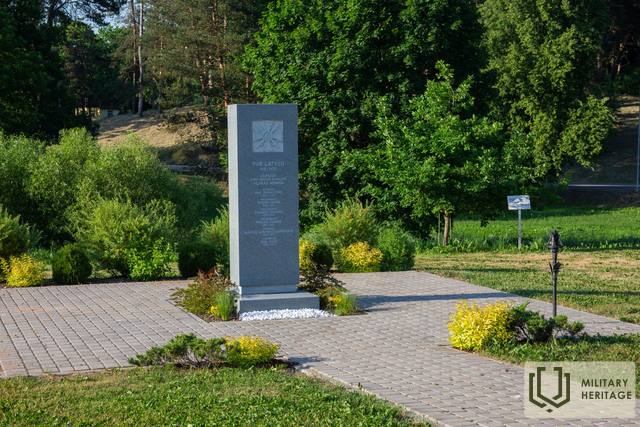 Stela_Vilaka_L7.jpg