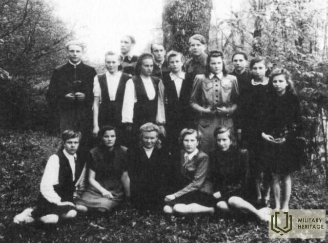 Irma-Bruzuka--Otrā-rinda-ceturtā-no-labās.jpg