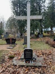 Mälestusmärk 4. augusti 1945. aasta lahingus langenud rahvuspartisanidele Ludvigova kalmistul Pilskalne kihelkonnas