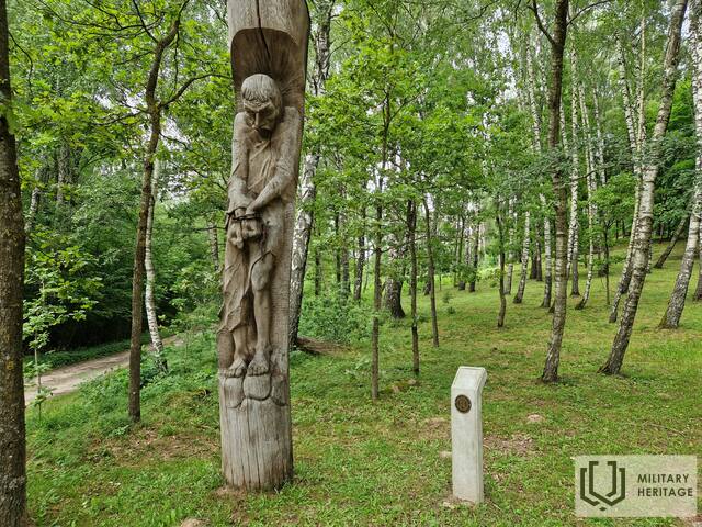 Kausenu_zydu_memorialas_skulpturos.jpg