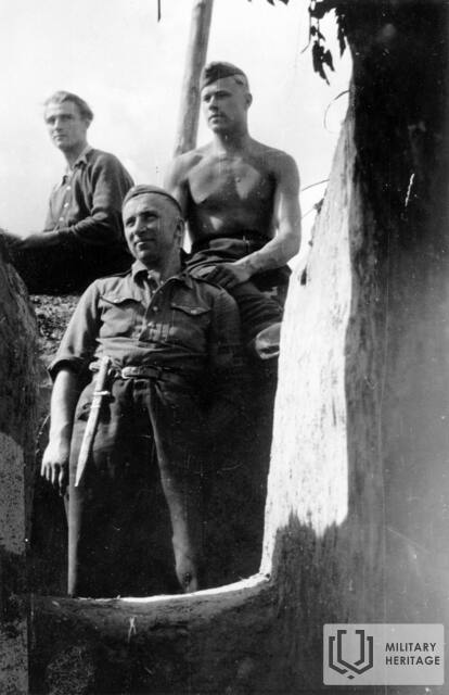 17_Bauska_piemineklis_Pils-dārzs_3_1944.jpg