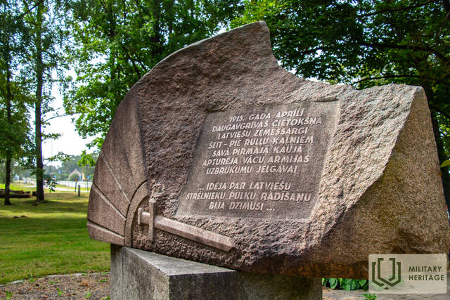 Piemineklis_Jelgavas_aizstāvjiem_1.jpg