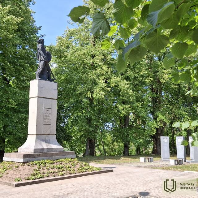 Bauskas_brivibas_piemineklis--2-.jpg