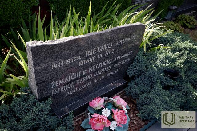 Rietavo_partizanu_momorialas_1.jpg