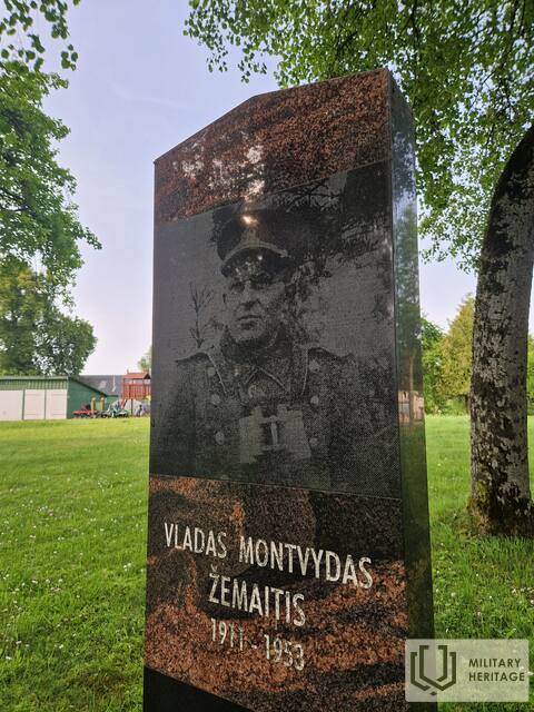 Paminklas_V_Montvydui_Zemaiciui_8-.jpg