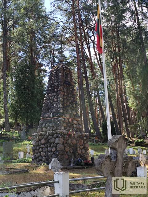 Žuvusių-už-Lietuvos-laisvę-karių-savanorių-paminklas-Zarasuose1.jpg