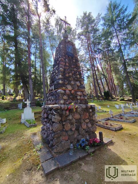 Žuvusių-už-Lietuvos-laisvę-karių-savanorių-paminklas-Zarasuose5.jpg