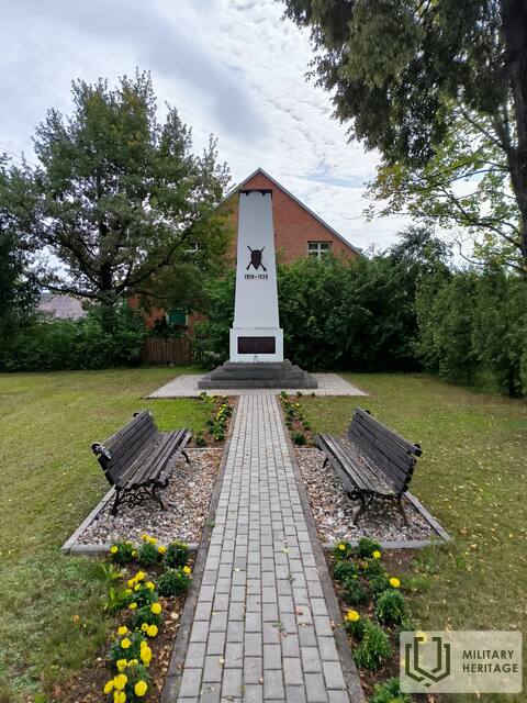 Paminklas-Vyžuonose2.jpg