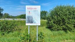 Balti keti 25. aastapäevale pühendatud mälestusmärk Riia-Bauskase maantee 25. kilomeetril. 2025