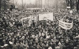 VAK-i korraldatud meeleavaldus Riia metroo ehitamise vastu. 27. aprill 1988. Läti Okupatsioonimuuseum
