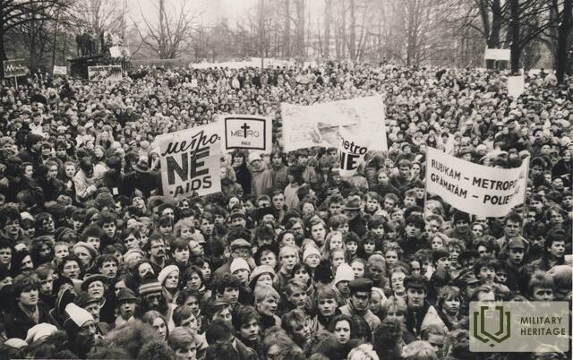 4_VAK-mītiņš-Arkādijas-parkā_1988.jpg