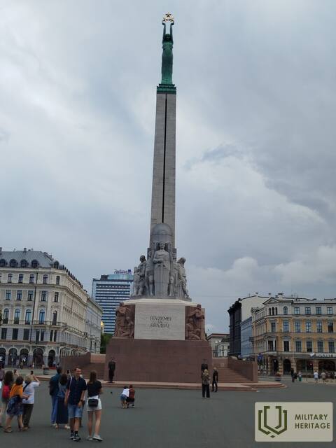 13_Brīvības-piemineklis_1.jpg