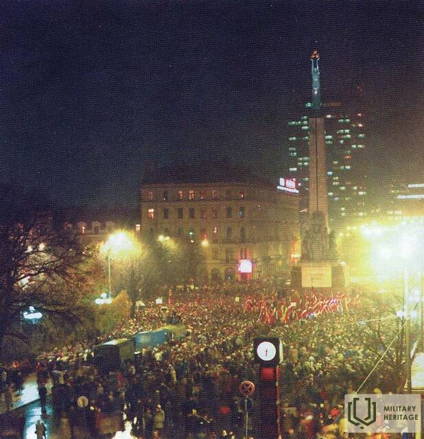 13_Brīvības-piemineklis_18111988.jpg