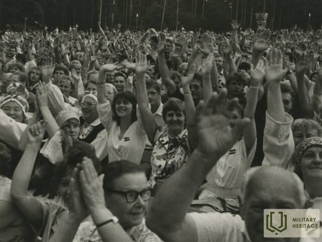 21_Mežaparka-Lielā-estrāde_1988.jpg