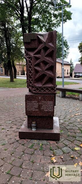 Paminklas-Nepriklausomybės-kovų-Ramygaloje2.jpg