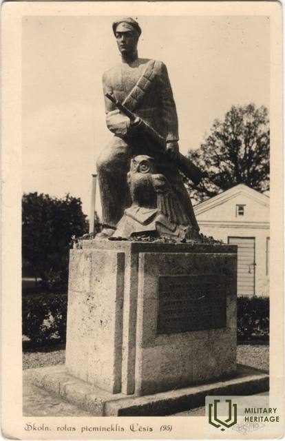 1Skolniekurotaspiemineklis.jpg