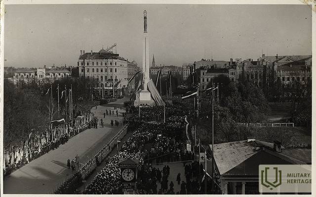 453Brīvībaspieminekļaatklāšana1935LatvijasNac.jpg