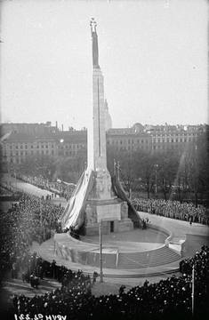 The ceremonial opening of the Freedom Monument. 1935. Source: National Archives of Latvia