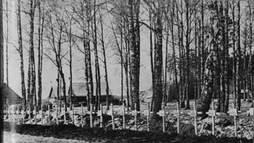 Latviešu leģiona 19. divīzijas kapi Lestenē. 1945. gada janvāris. Avots: Latvijas Kara muzejs.