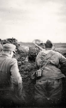 Latvian legionnaires in the Courland fortress. 1945. Source: Latvian War Museum
