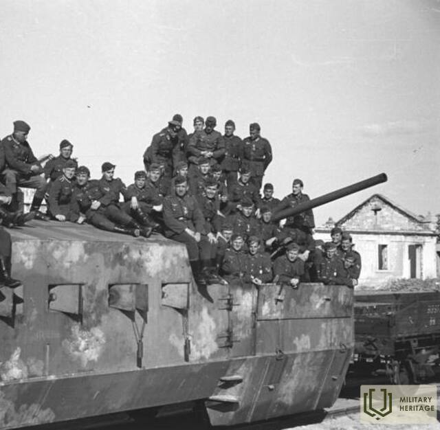 Krim-Panzerzug-Besichtigung-Hans-v-Ahlfen.jpg