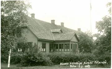 The Plade tavern was rebuilt in 1897 to house a school. The school operated in this building until 1929, when the school building was bought back from Bīriņi parish by the Latvian Children's Aid Union. A children's summer colony "Rūķīši" was established in the building. Approximately 120 children from Latvia, Estonia and Lithuania spent their summers there. Source: LNB, Lost Latvia