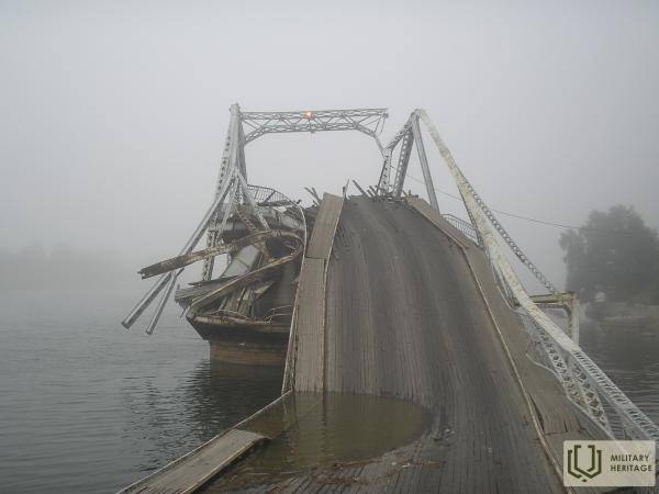 KalpakaTiltsunAnna_2006_vietaslv1.jpg