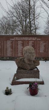 To the north of the Southern Fort is Liepāja's largest cemetery, the Central Cemetery. In the southern part of the cemetery, a fraternal cemetery of Red Army soldiers has been established, where Soviet soldiers who fell in the Liepāja area are reburied, including the commander of the 67th Rifle Division, Major General Nikolajs Dedayevs, who led the defense of Liepāja in June 1941.