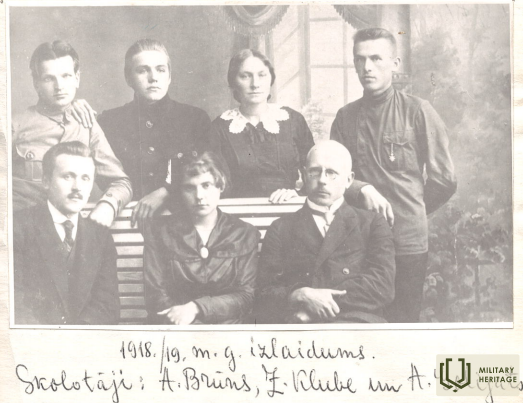 FOTO_PampāļuSkolot_1918-19.png