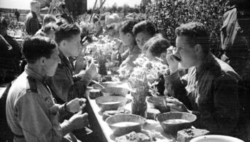 Photo: Young Red Army soldiers had their last lunch among flowers at the Gorohovec camp before leaving for the 43rd Guards Latvian Rifle Division. July 4, 1943. Photo – A. Strautmanis. Latvian National Archives Latvian State Film, Photo and Phono Document Archive