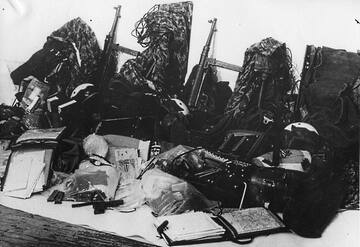 Weapons and equipment of US CIA spies Alfred Riekstins and Edvins Ozolis that fell into the hands of the KGB. September 1952. Photo: TSDC archive.