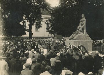 Monument to the Independence of Lithuania in Širvintos in 1928. Photo unknown. From: Zarasai Regional Museum, ZKM F 5461 // Lithuanian Integral Museum Information System, online access: https://www.limis.lt/valuables/e/806097/76771249?searchId=32198128